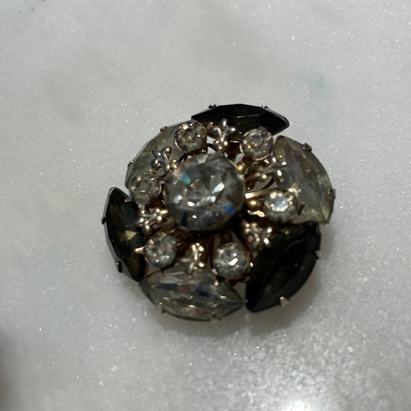 ⭐️4 for $16⭐️Sparkly real rhinestone (not plastic!) vintage brooch - Picture 2 of 4